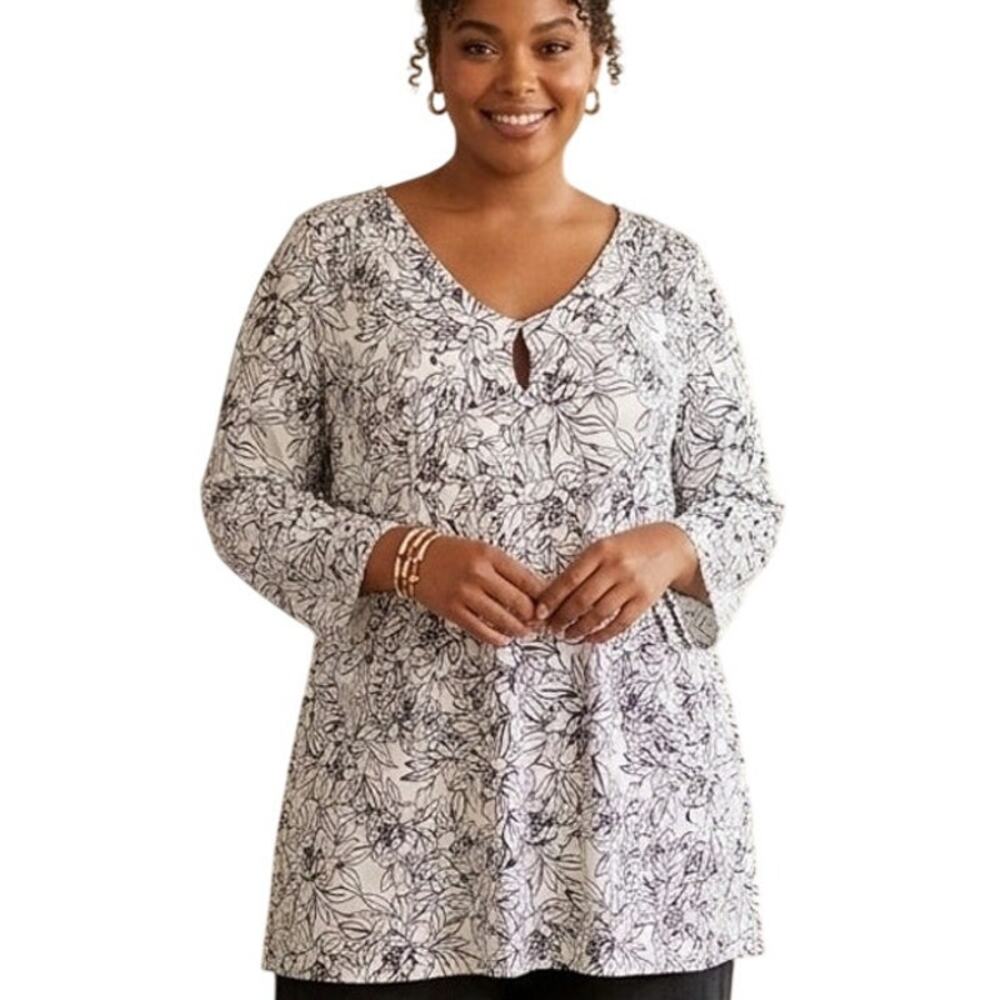 Tahari Keyhole Top Womens Size 3X White Black Floral Sketch Lagenlook Coastal